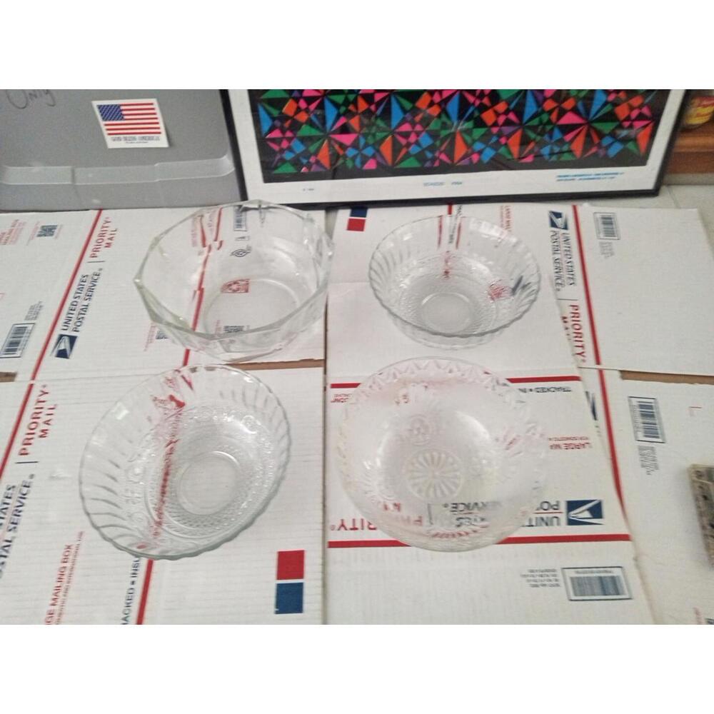 Vintage lot Of 4 Glass Bowls 7.5" Diamond Vines Fluted Edges #83